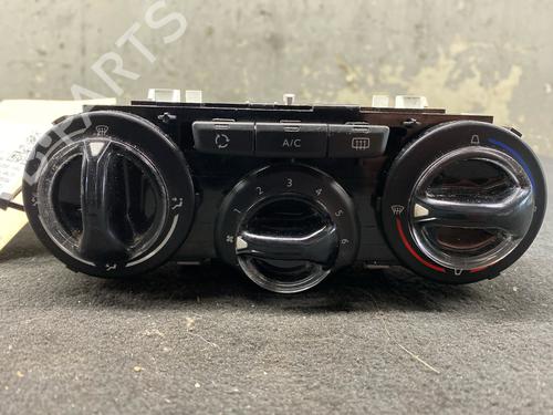 Used Climate control Climate control PEUGEOT 2008 I (CU_) 1.2 THP 110 / PureTech 110 (110 hp) 33690529 33690529