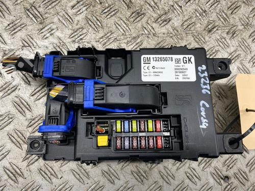 Used Fuse box Fuse box OPEL CORSA D (S07) 1.2 (L08, L68) (80 hp) 36570232 36570232
