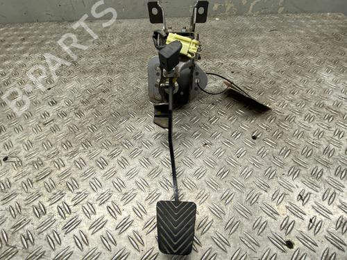 Used Clutch pedal HYUNDAI SANTA FÉ II (CM) 2.2 CRDi 4x4 (155 hp) 27499265