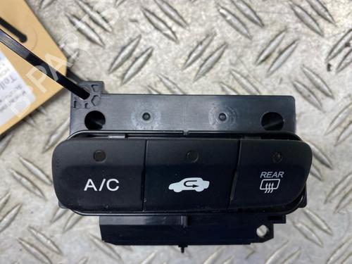 Used Switch HONDA JAZZ III (GE_, GG_, GP_, ZA_) 1.2 (GG1) (90 hp) 30730465