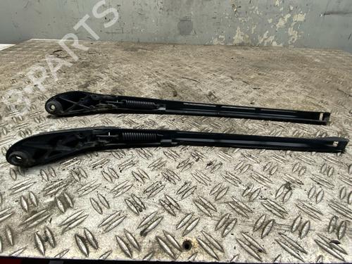 Front windshield wiper arm AUDI A8 D3 (4E2, 4E8) 4.2 TDI quattro | BP30147128C143