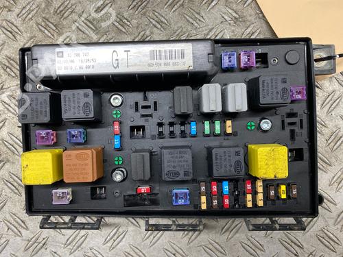 Used Fuse box Fuse box 37420791 37420791