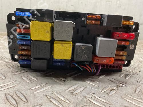 Sicherungskasten für MERCEDES-BENZ C-CLASS (W203) C 200 Kompressor (203.045) (163 hp) 31805392