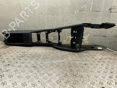 Mittelkonsole AUDI A3 Limousine (8VS, 8VM) 1.0 TFSI (115 hp) 32421178