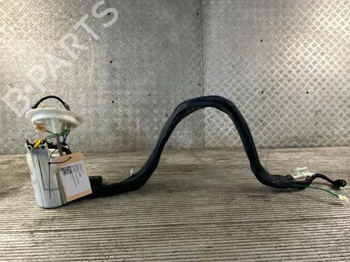 Used Fuel pump BMW 5 (E60) 520 i (170 hp) 21533925