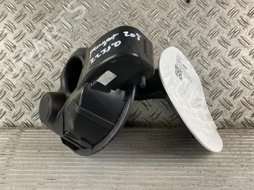 Fuel flap PEUGEOT 208 I (CA_, CC_) 1.2 PureTech 82 | BP15832500C131