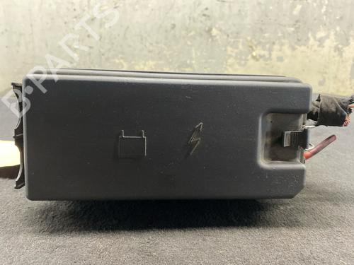 Used Fuse box Fuse box 38069943 38069943