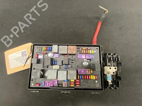 Used Fuse box Fuse box 37219633 37219633
