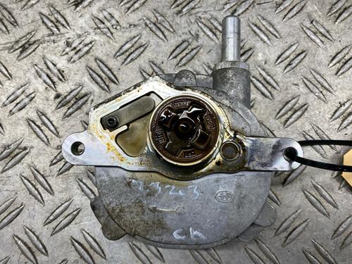 Used Vacuum pump MERCEDES-BENZ C-CLASS T-Model (S204) C 180 CGI (204.249) (156 hp) 30698622