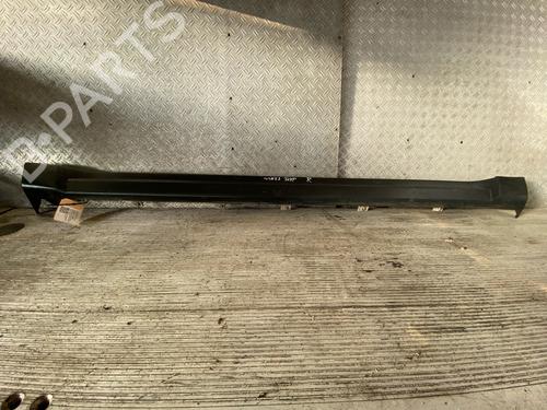 Sideskirt rechts JEEP GRAND CHEROKEE III (WH, WK) 3.0 CRD 4x4 (218 hp) 22618886