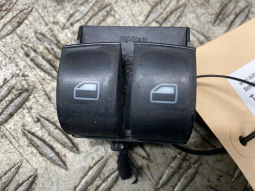 Interrupteur de vitre avant gauche AUDI A3 (8P1) 2.0 TDI 16V (140 hp) 33014618