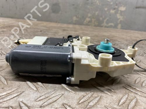 Rudehejsemotor bagstkærm højre VW GOLF VI (5K1) 2.0 TDI | BP28423812E22