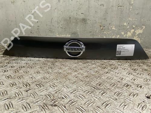 Modanatura del portellone NISSAN QASHQAI II (J11, J11_) 1.3 DIG-T (160 hp) 30931911