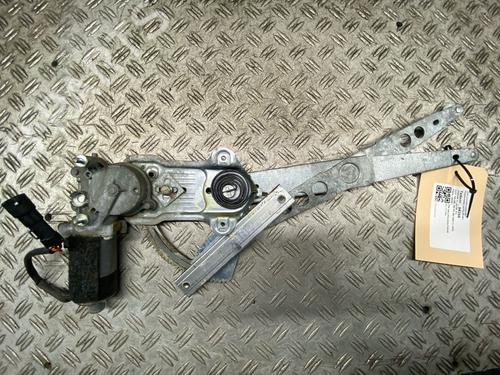 Rudehejsemekanisme Højre bagtil Rudehejsemekanisme Højre bagtil JAGUAR XJ (XJ40, XJ81) 6 3.2 24V (199 hp) 34010347 34010347