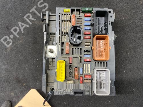Used Fuse box Fuse box 36949377 36949377