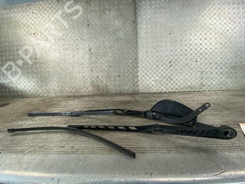 Used Front windshield wiper arm BMW 5 (E60) 520 i (170 hp) 21518473