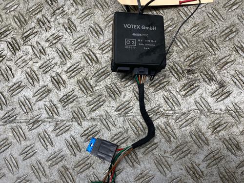 Used Comfort control module Comfort control module VW GOLF IV Variant (1J5) 2.0 (115 hp) 32752632 32752632