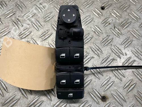 Used Left front window switch BMW 5 Touring (F11) 520 d (184 hp) 26604773