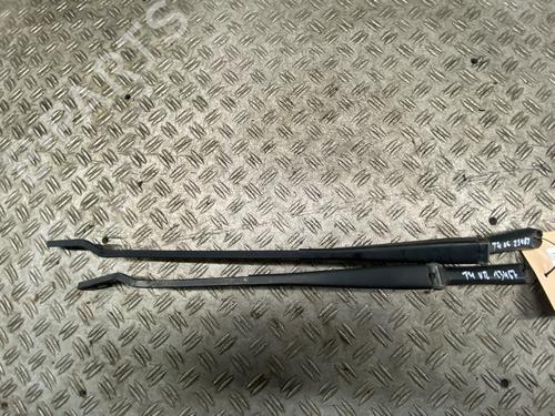 Used Front windshield wiper arm Front windshield wiper arm 39465583 39465583