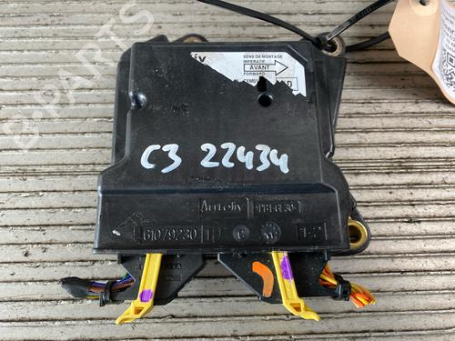 Airbag module CITROËN C3 II (SC_) 1.4 VTi 95 (95 hp) 16733556