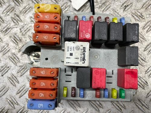 Zekeringkast FIAT CROMA (194_) 1.9 D Multijet (194AXC1B, 194AXC12) (150 hp) 32391340