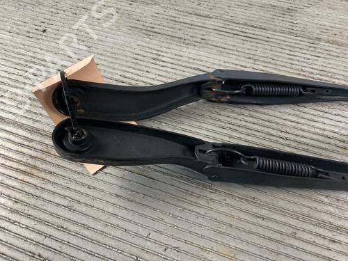 Front windshield wiper arm VOLVO S40 II (544) 2.0 D | BP16418265C143 
