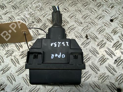 Used Fuse box OPEL INSIGNIA A (G09) 2.0 CDTI (68) (131 hp) 30975250
