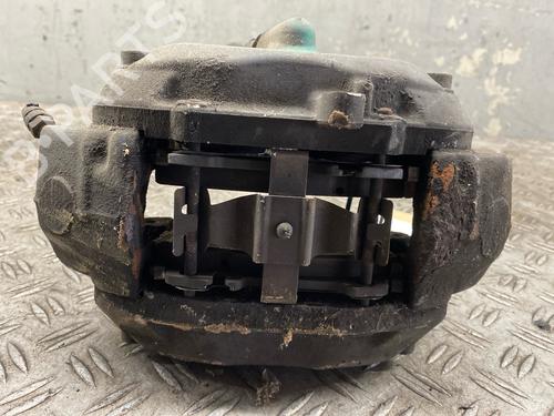 Venstre bremsekaliber foran MERCEDES-BENZ E-CLASS T-Model (S211) E 320 T CDI (211.222) (224 hp) 28580996