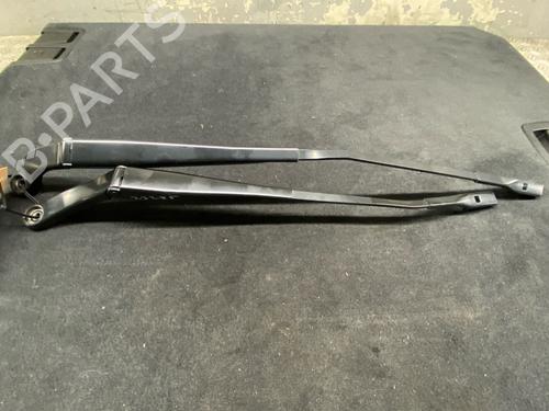 front-windshield-wiper-arm-audi-a3-limousine-8vs-8vm-2013-2014-2015-2016-2017-2018-2019-2020-2021-32476158 main image