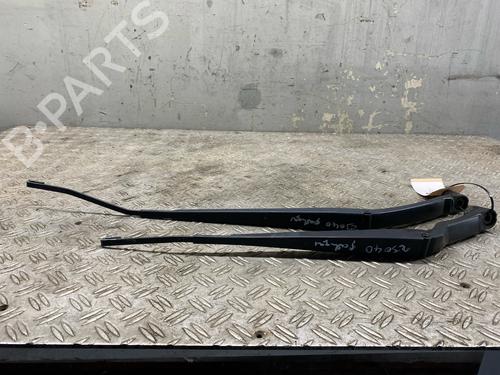 Used Front windshield wiper arm NISSAN QASHQAI II SUV (J11, J11_) 1.2 DIG-T (115 hp) 27684978