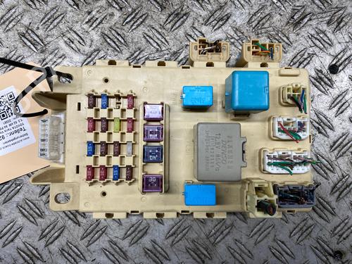 Used Fuse box Fuse box TOYOTA YARIS VERSO (_P2_) 1.3 (NCP20_, NCP22_, NCP20R, NCP22R) (84 hp) 36570229 36570229