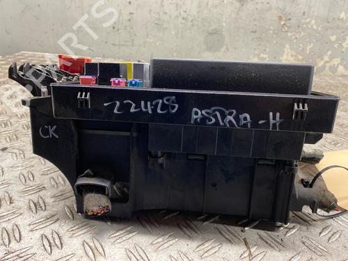 Fuse box OPEL ASTRA H Estate (A04) 1.3 CDTI (L35) | BP29813584E1 
