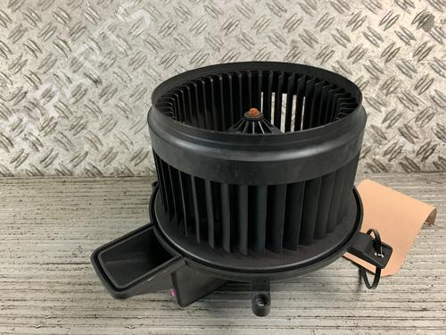 Heater blower motor JEEP GRAND CHEROKEE IV (WK, WK2) 3.0 CRD V6 4x4 | BP16529639M62 