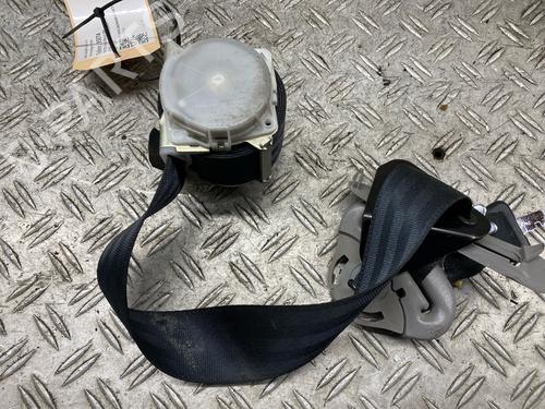 Sikkerhedssele bag midten TOYOTA YARIS (_P9_) 1.3 VVT-i (SCP90_, SCP90R) (87 hp) 24816081