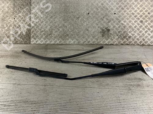 Used Front windshield wiper arm FORD FIESTA VI (CB1, CCN) 1.25 (60 hp) 16081686