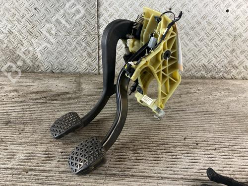 Used Pedal BMW 5 (E60) 520 i (170 hp) 21502736