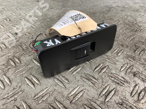 Used Right front window switch Right front window switch LAND ROVER RANGE ROVER SPORT I (L320) 2.7 D 4x4 (190 hp) 10512633 10512633
