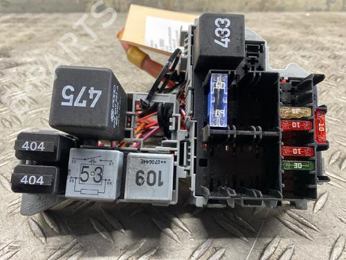 Used Fuse box Fuse box 38049355 38049355