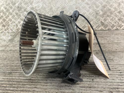 Heater blower motor MERCEDES-BENZ C-CLASS (W204) C 350 (204.056) | BP17786729M62 