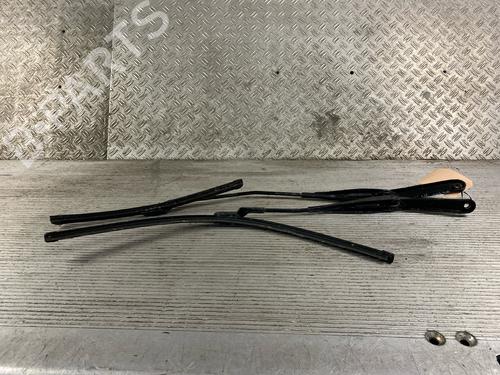 Front windshield wiper arm FORD FIESTA VI (CB1, CCN) 1.25 | BP16081686C143 