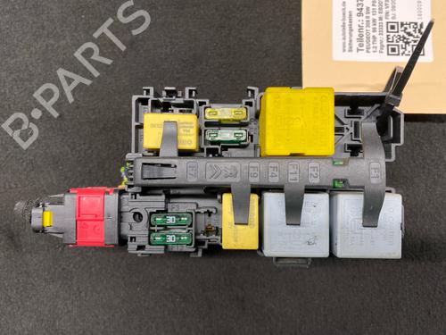 Used Fuse box Fuse box PEUGEOT 308 SW II (LC_, LJ_, LR_, LX_, L4_) 1.2 THP 130 (131 hp) 34211273 34211273