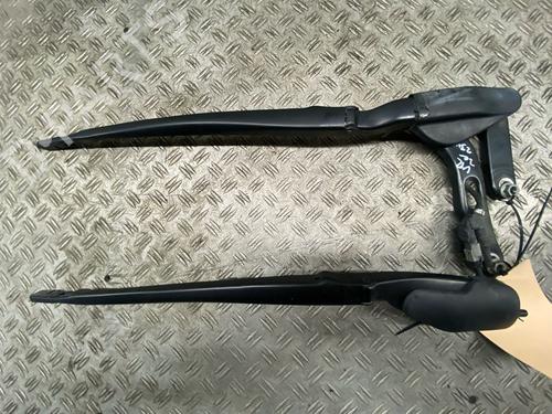 Used Front windshield wiper arm Front windshield wiper arm 38725871 38725871
