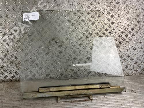 Vitre trimestre avant droite MERCEDES-BENZ S-CLASS Saloon (W108, W109) 250 SE (108.014) (150 hp) 15692114