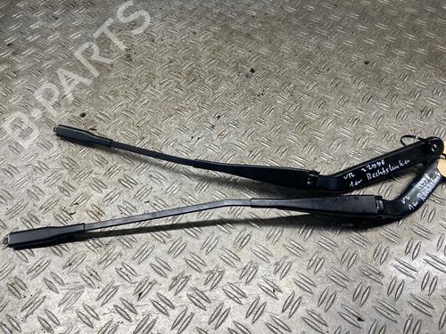 Used Front windshield wiper arm BMW 1 Coupe (E82) 120 d (177 hp) 25794070