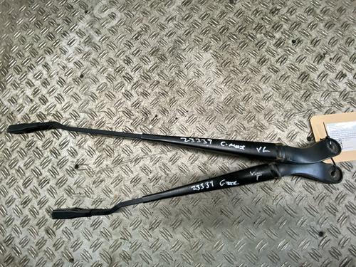 Used Front windshield wiper arm Front windshield wiper arm FORD GRAND C-MAX (DXA/CB7, DXA/CEU) 1.6 EcoBoost (150 hp) 35756285 35756285