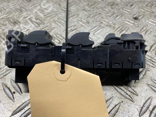 Left front window switch OPEL CROSSLAND X / CROSSLAND (P17, P2QO) 1.2 (75) | BP31974945I27