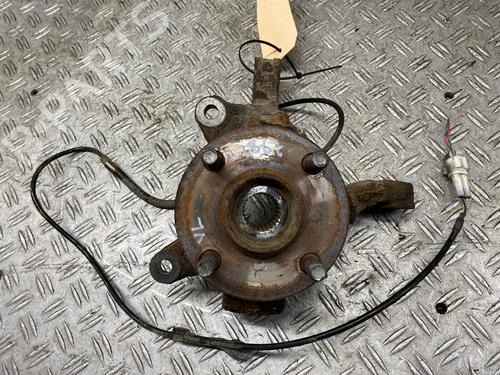 Used Left front steering knuckle TOYOTA YARIS (_P9_) 1.3 VVT-i (SCP90_, SCP90R) (87 hp) 24824058