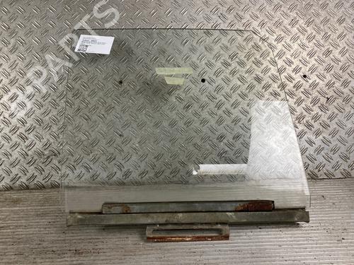 Front right quarter glass MERCEDES-BENZ S-CLASS Saloon (W108, W109) 250 SE (108.014) (150 hp) 15692118