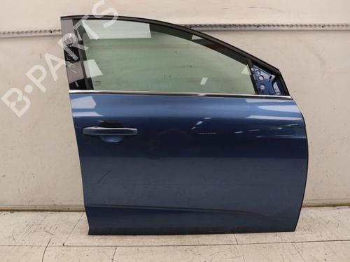 right-front-door-renault-megane-iv-hatchback-b9amn_-2015-39038881 main image