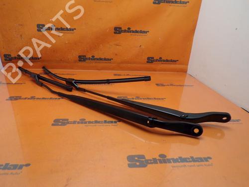 Used Front windshield wiper arm OPEL CORSA F (P2JO) 1.2 (68) (101 hp) 27857091